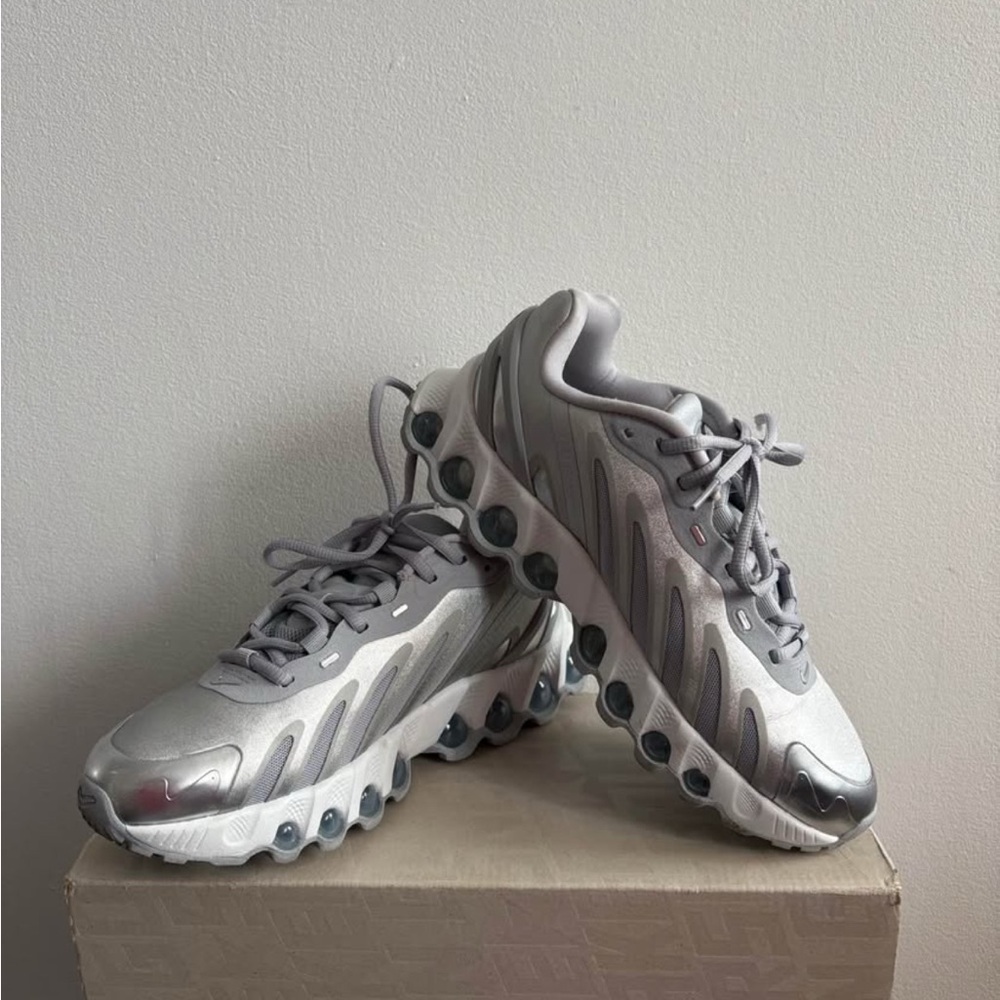 Nike Women's Athletic Shoes - Silver and Gray